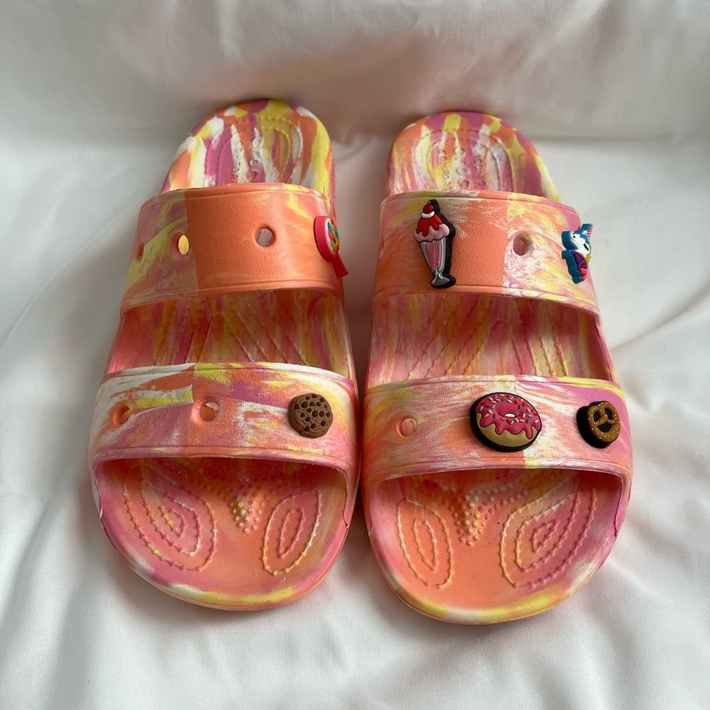 CROCS Classic Marble Sandals w/ JIBBITZ (sz 7)